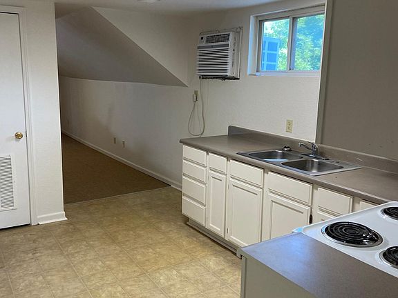 4th image of 1112 S Cottage Ave #C