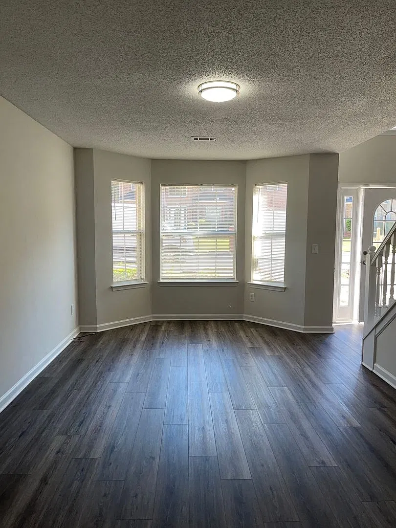 Completely Remodeled, Spacious 5 Bed/3 Bath Home in South Fulton! — Photo 2