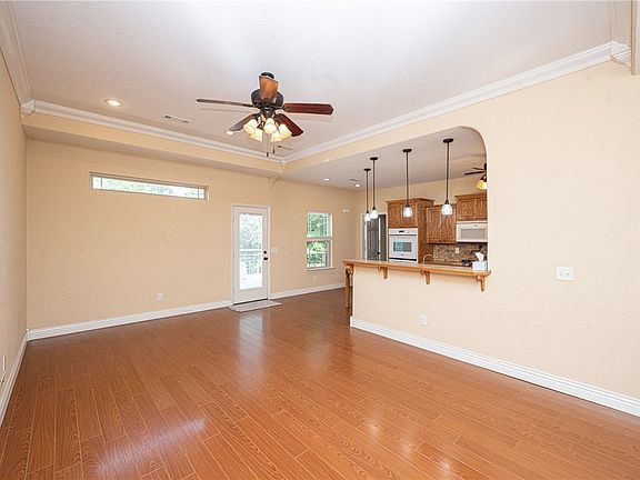4th image of 24 Woodbridge Dr