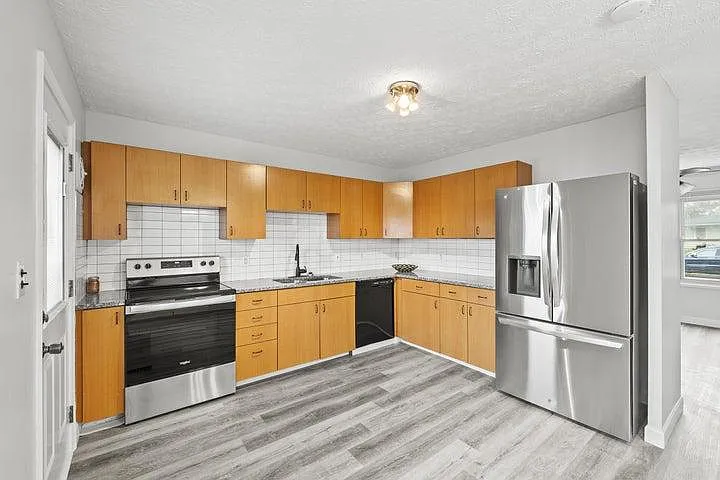 697 Gilmore Dr — Photo 5