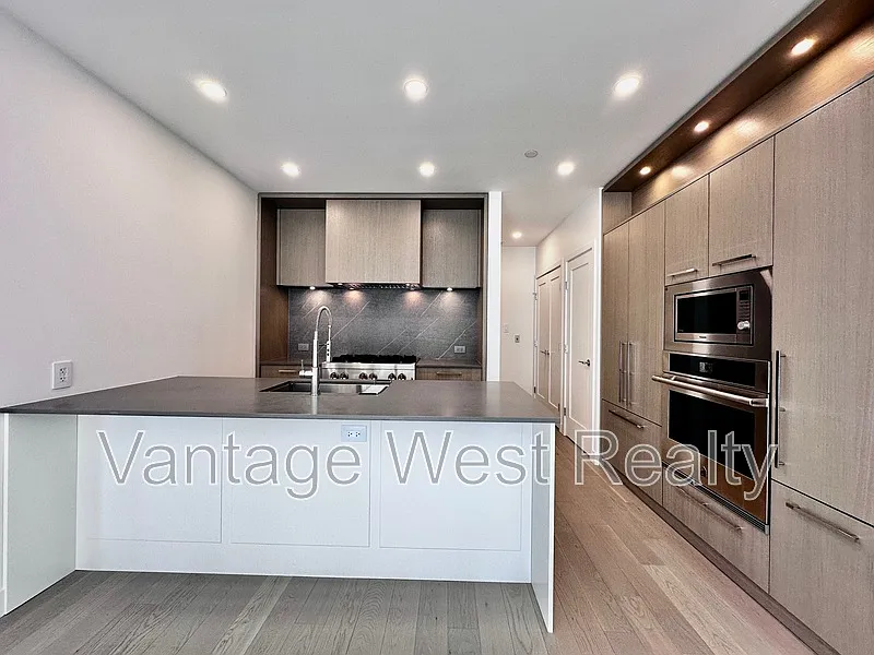 2 bed, 2.0 bath, 960 sqft, $3,275 — Photo 4