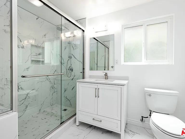 8718 Rosewood Ave — Photo 24