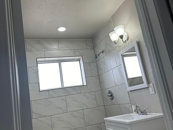 3rd image of 3521 Sheppard Ave