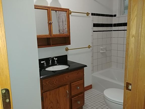 4th image of W352N5301 Lake Dr