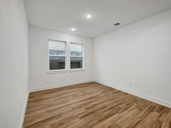 5th image of 5411 Kingdom Heights Blvd