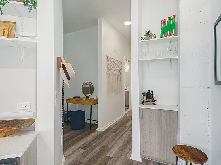 River House Apartments — Photo 6