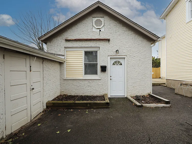 2704 Chestnut Ave #B — Photo 2
