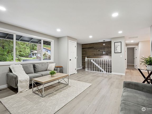 4th image of 7027 Glen Terra Court SE