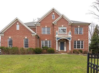 1607 Chathams Ford Pl, Vienna, VA 22182