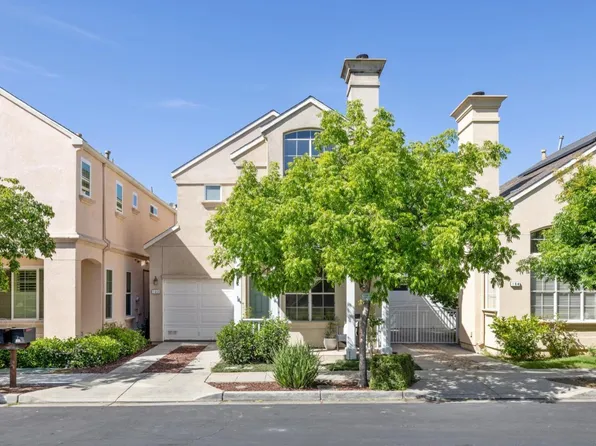 102 Freedom Ln, Mountain View, CA 94040