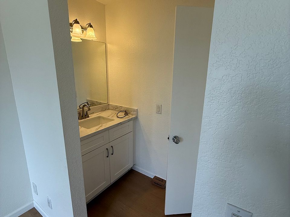 Bathroom vanity