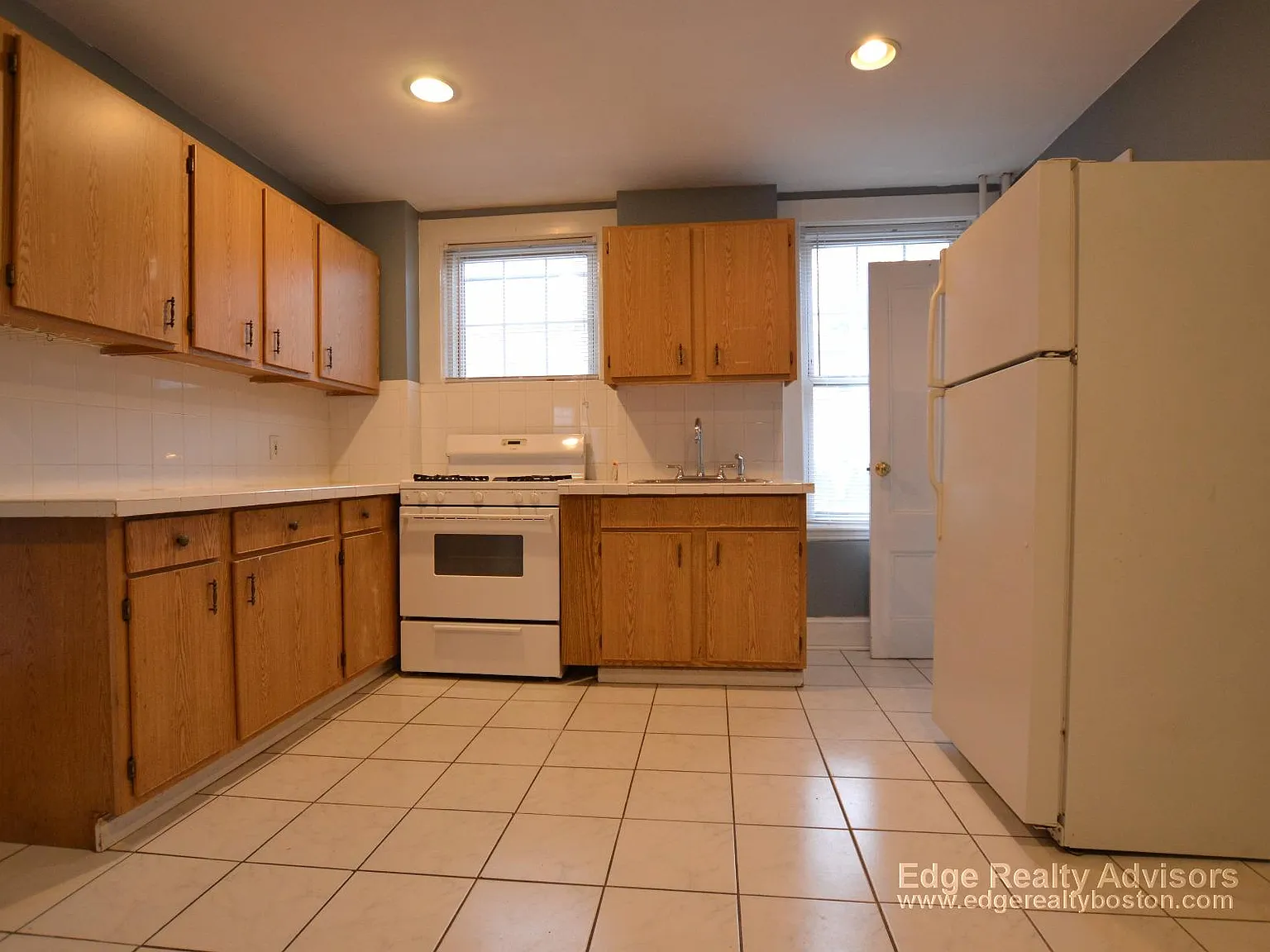 4 bed, 2.0 bath, $4,100 — Photo 2
