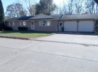 605 7th St SW, Independence, IA 50644