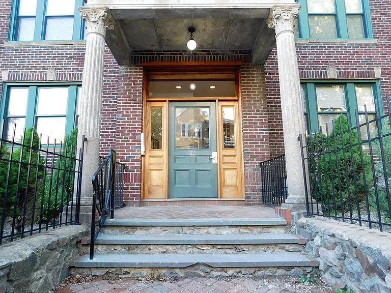 32 Dennison St — Photo 1