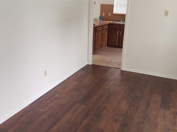 2nd image of 1921 Pleasant Valley Dr