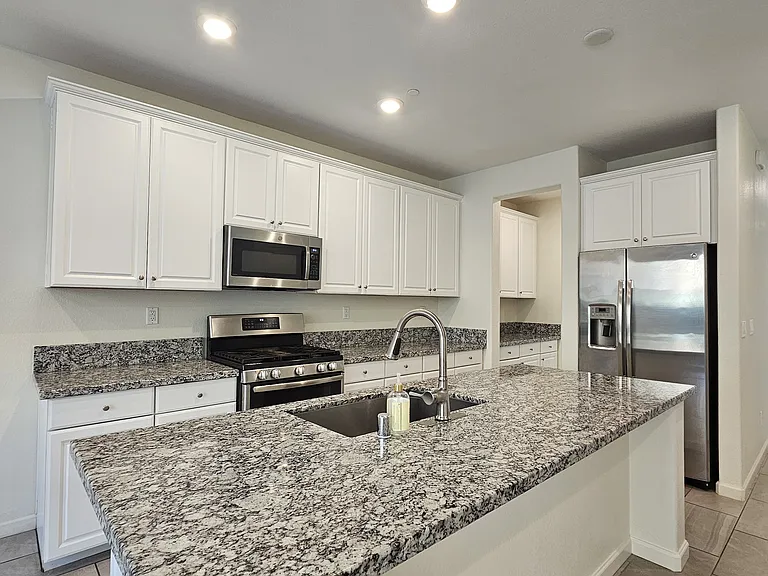 8013 Avanti Dr — Photo 11