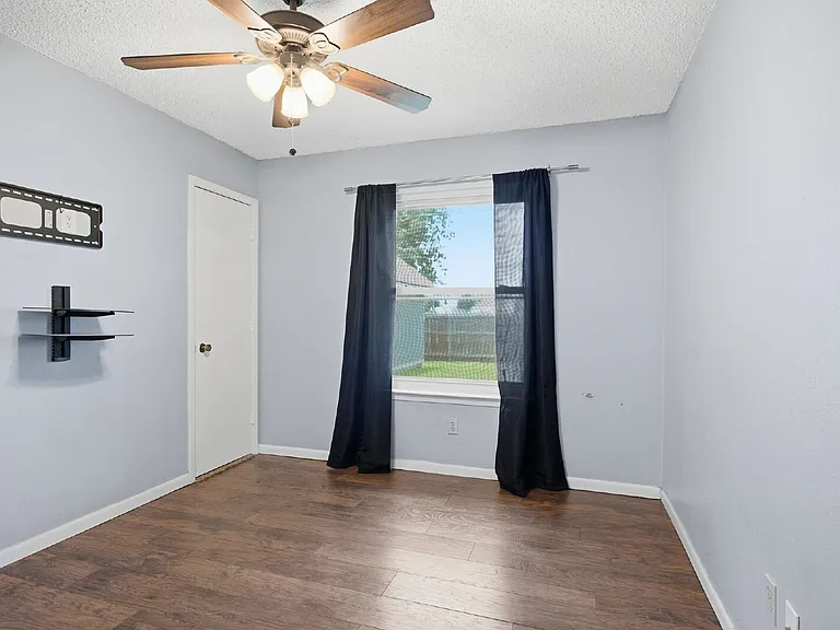 525 Parkview Dr — Photo 16