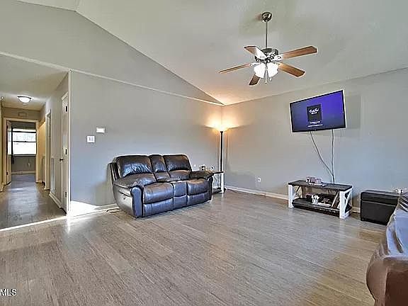 3rd image of 1701 Woodpointe Dr