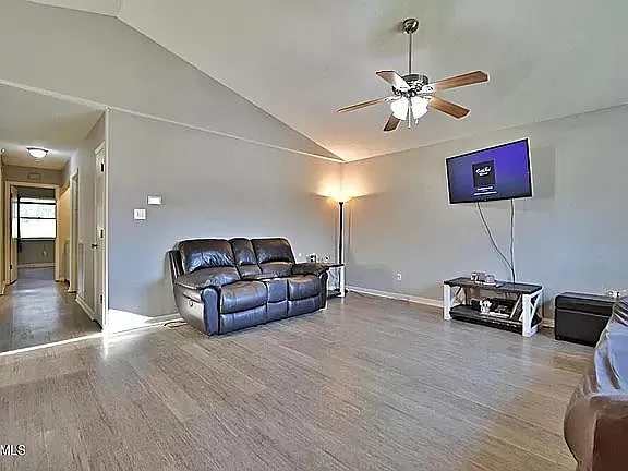 1701 Woodpointe Dr — Photo 3