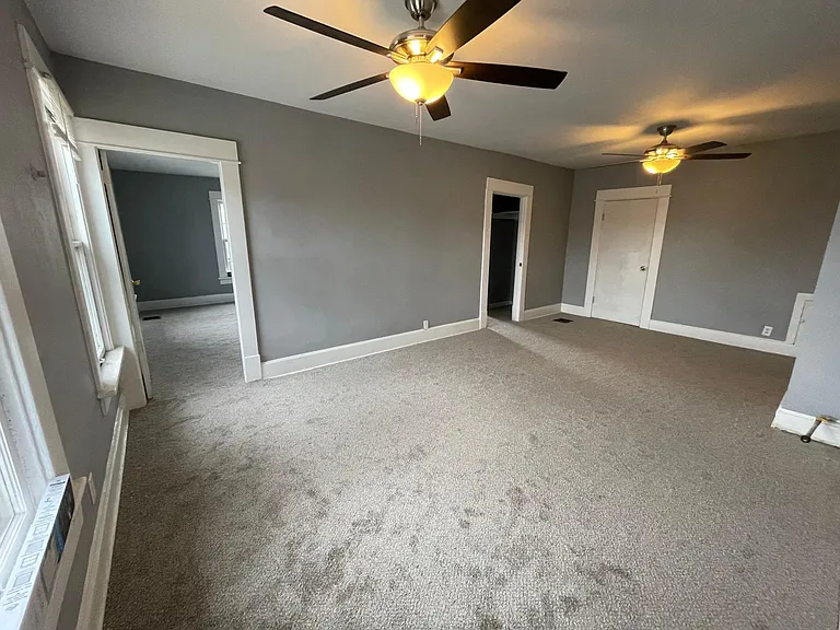 457 Thurman Ave — Photo 2