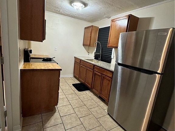 5th image of 2452 Lakeview Ave