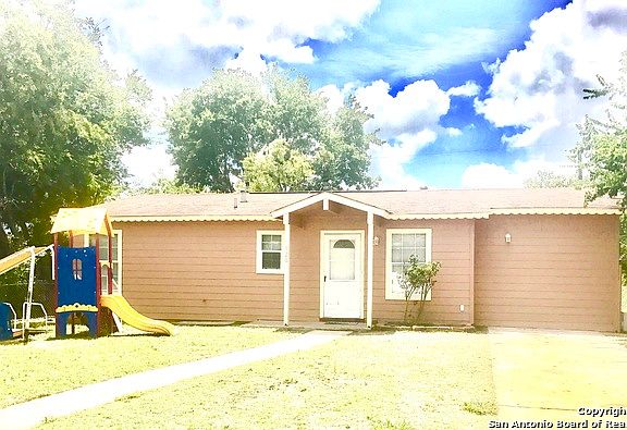 2nd image of 926 Deely Pl