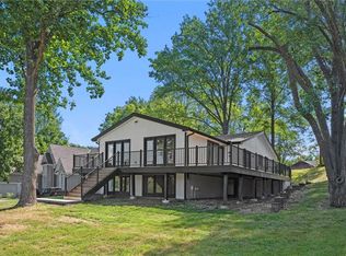 7809 N Scenic Dr, Kansas City, MO 64152