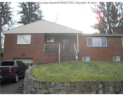 850 Beaumont Rd photo 1