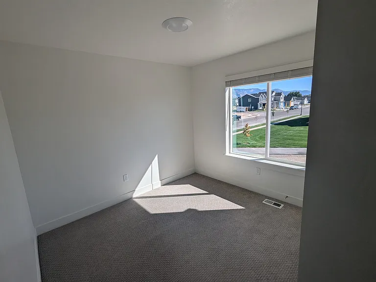 616 W 650 N — Photo 4