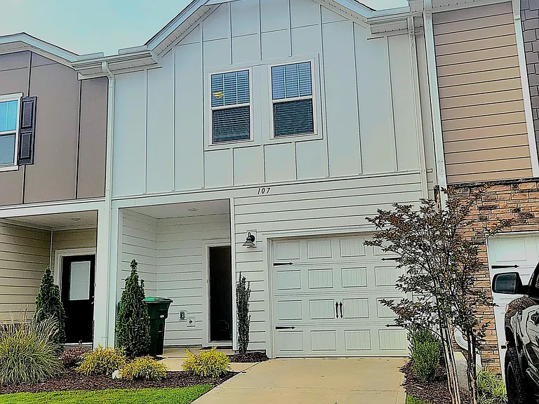 107 Joneshaven Dr — Photo 2