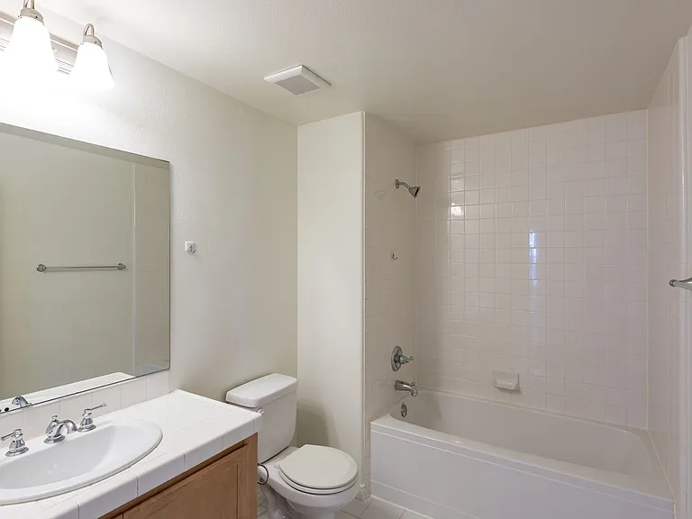 Glenoaks Villas — Photo 69