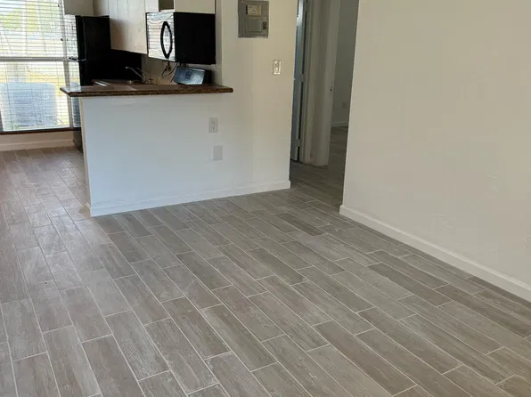 241 S Royal Poinciana Blvd APT 108, Miami Springs, FL 33166
