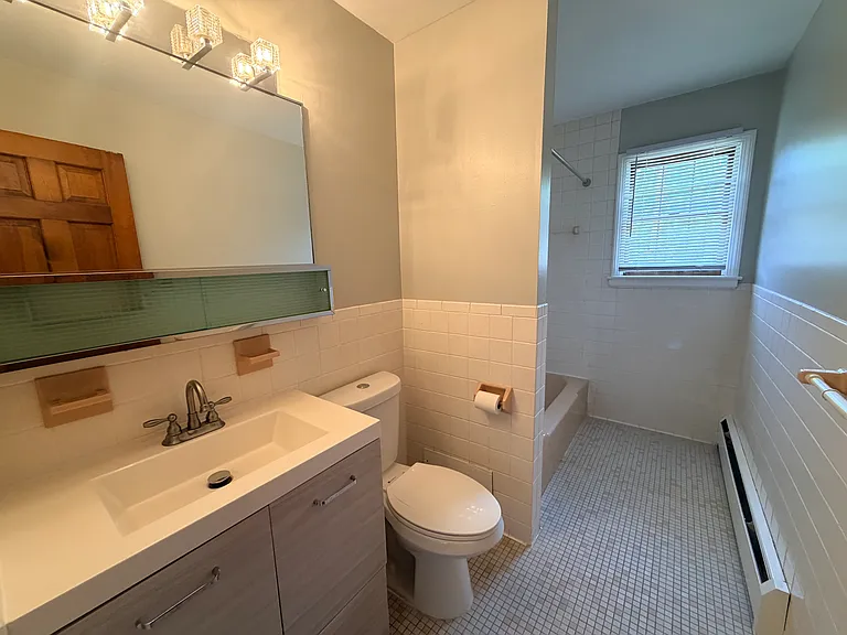454 E Center St #4 — Photo 3