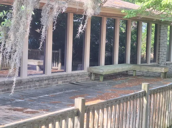 1642 Riverview Dr., Little River, SC 29566