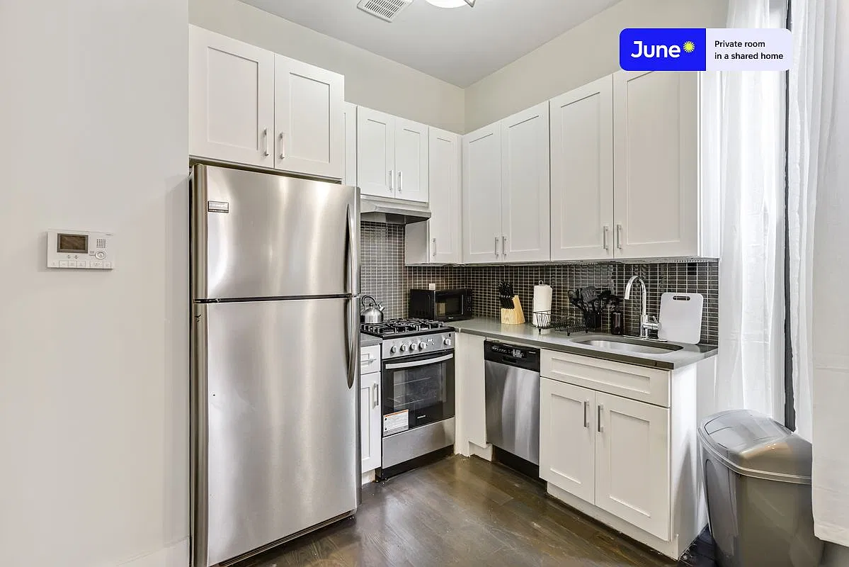 Full bedroom in 4 bed/2 bath home in Crown Heights #836 B — Photo 2