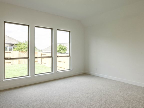 4th image of 128 Ironbark Bnd
