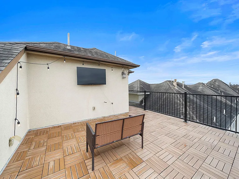2828 Sherwin St — Photo 32