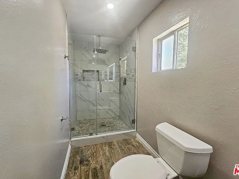 6946 1/2 Jellico Ave — Photo 15