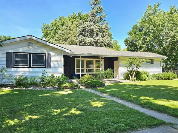 318 Prentis Ave, Vermillion, SD 57069