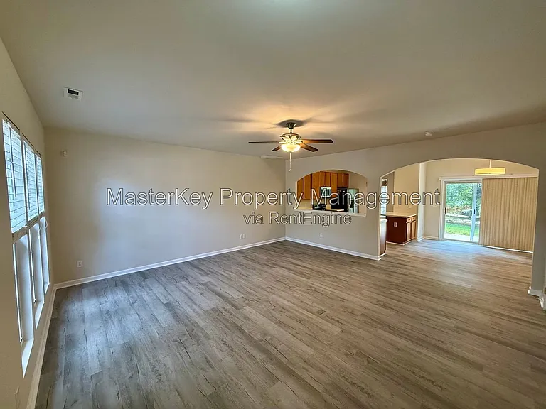 414 Walnut Woods Dr — Photo 6