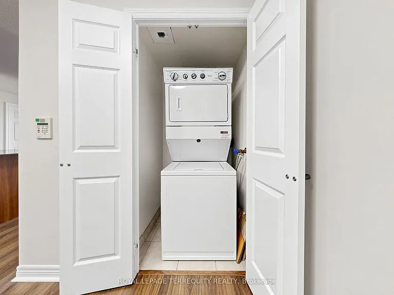 310 Burnhamthorpe Rd W #2810 — Photo 43