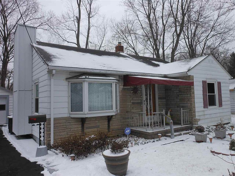 2nd image of 2618 Sandpoint Rd
