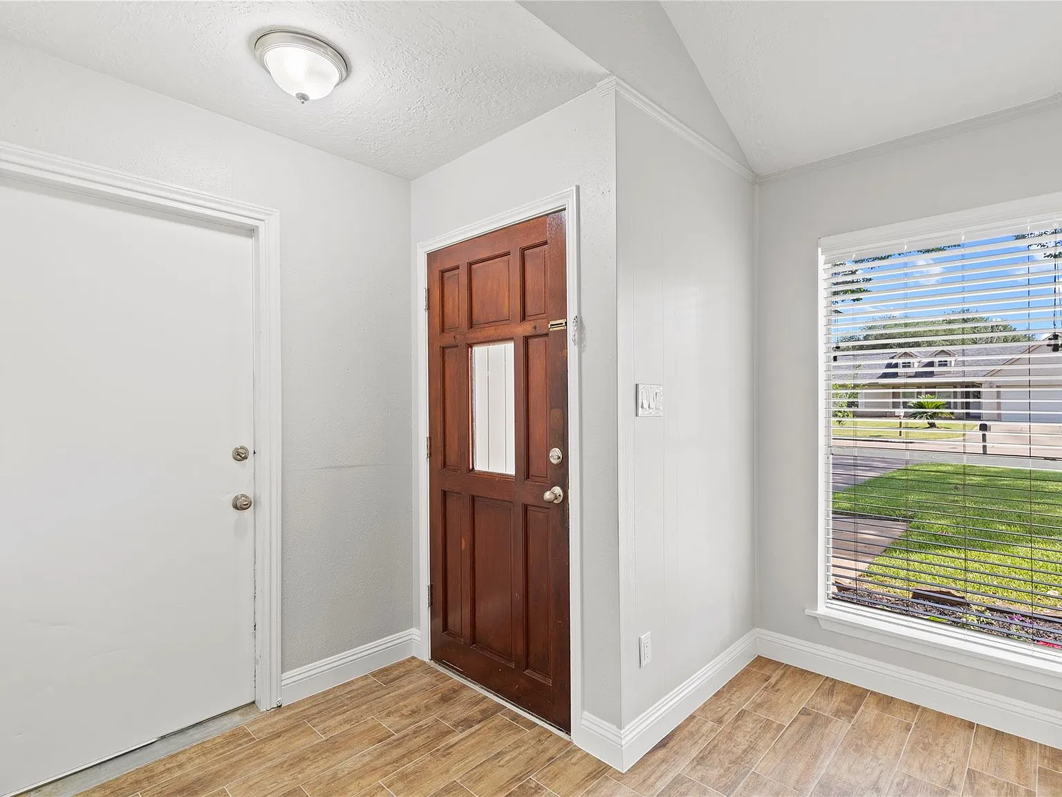 4 bed, 2.0 bath, 1634 sqft, $2,000 — Photo 4