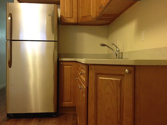 4th image of 335 Irvington St
