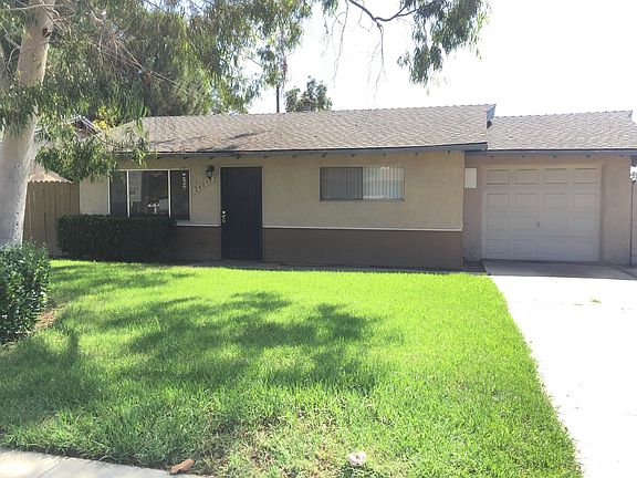 3rd image of 24885-24919 Eucalyptus Ave #24897-A