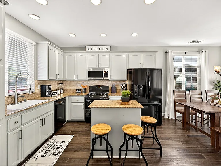 390 Caravaggio Cir — Photo 15