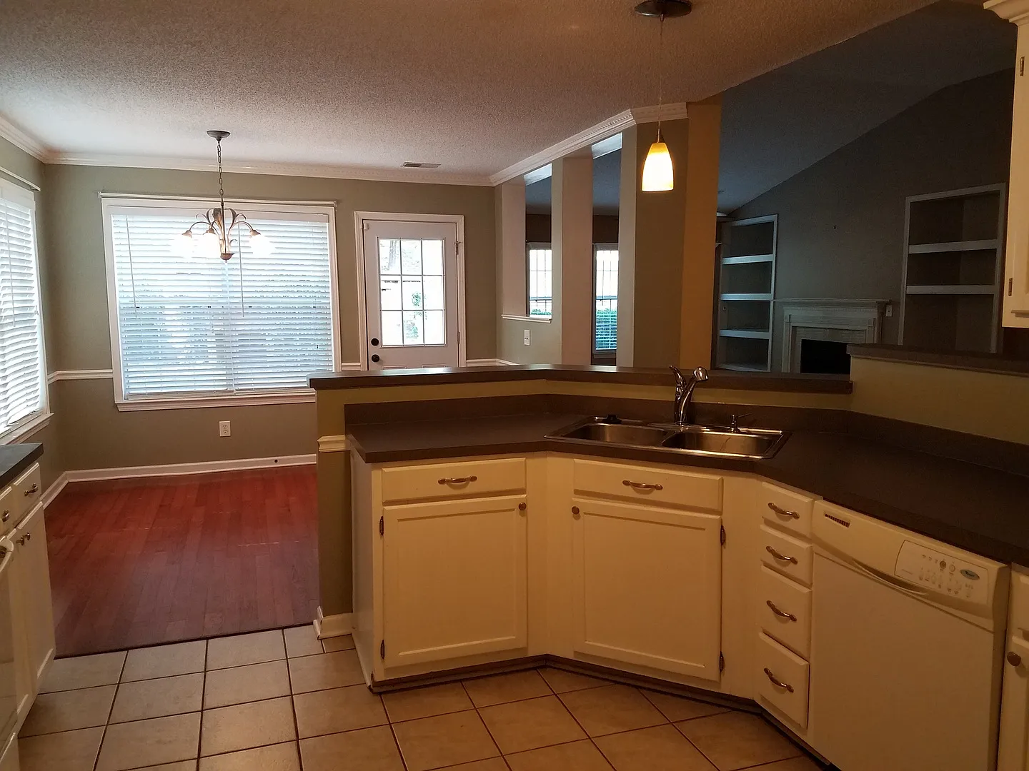 Great One Story With Bonus Room Over Garage — Photo 2