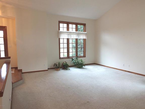 4th image of 2052 Breeze Dr