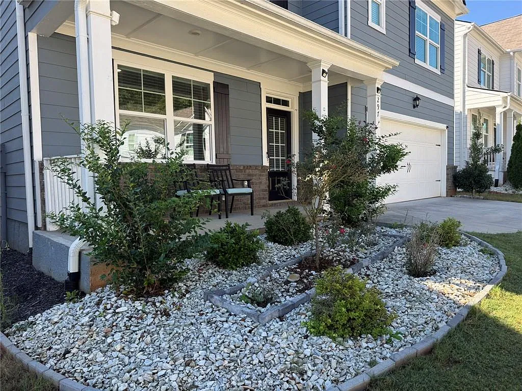 5 bed, 3.0 bath, 2822 sqft, $2,575 — Photo 4