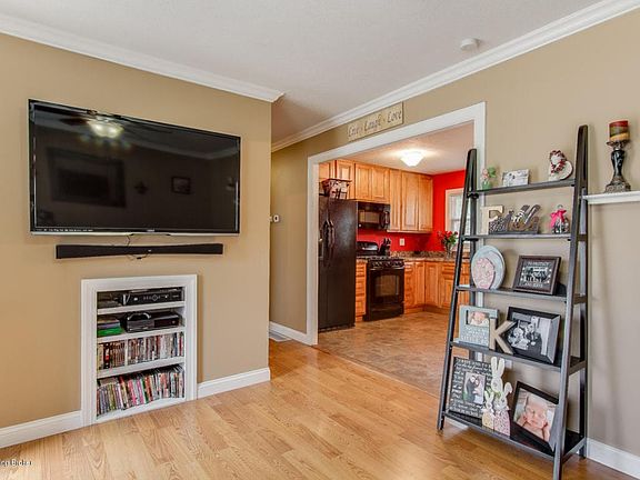 7404 Ronan Dr-6